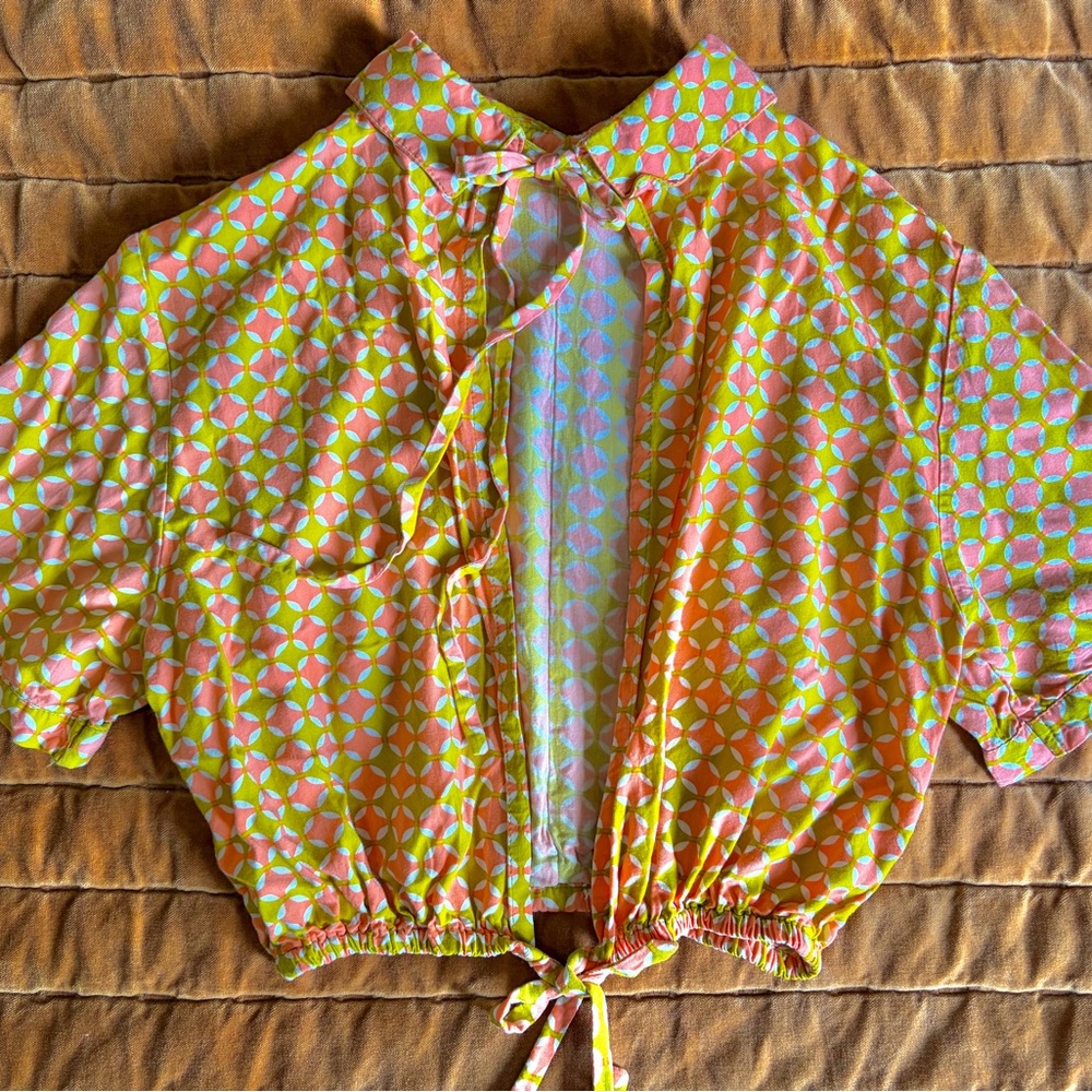 Stylish Open-Back Patterned Top - Picture 4 of 4